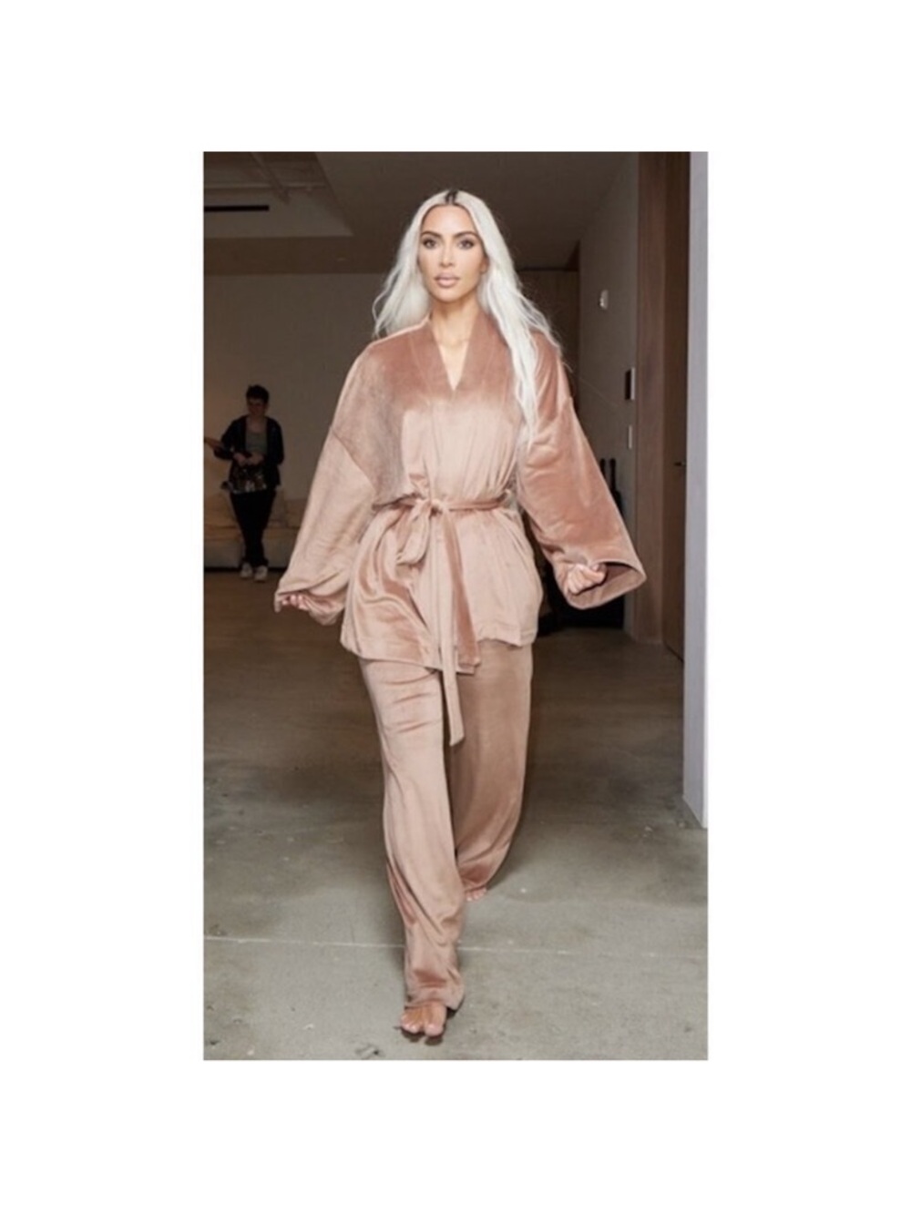 SKIMS Women's beige Velour robe + pants Set